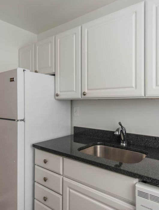 Minimal kitchen at Mason Avenue