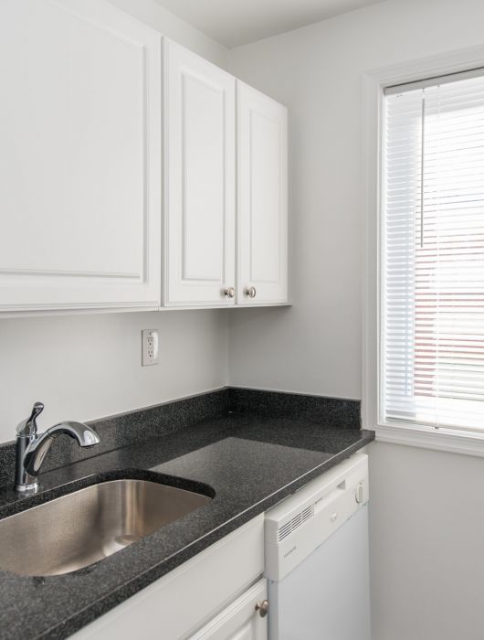 Minimal kitchen at Mason Avenue